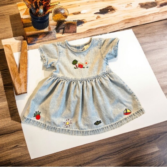 2/$30 Baby Gap Embroidered Faded Jean Dress Buttons Sun Boat Fish XL 18-24M - Picture 3 of 9